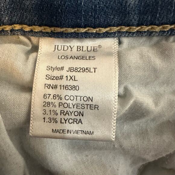 Judy Blue Cropped Fit Distressed Light Wash Jeans JB8295LT Size 1XL - Picture 6 of 7